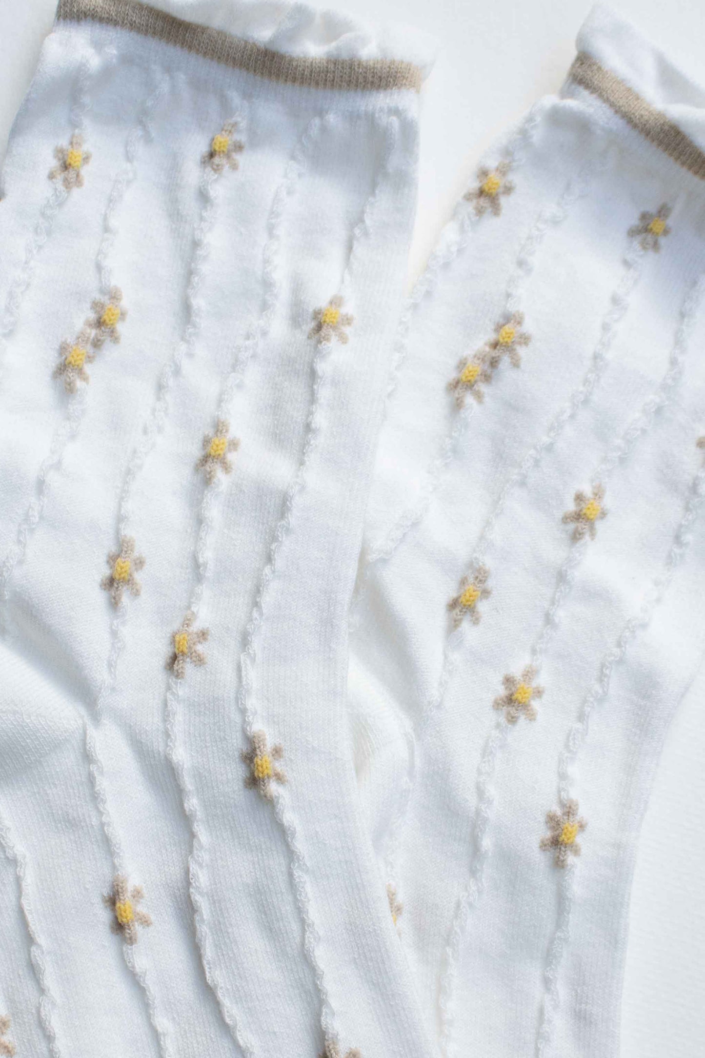 Wavy Daisy Socks