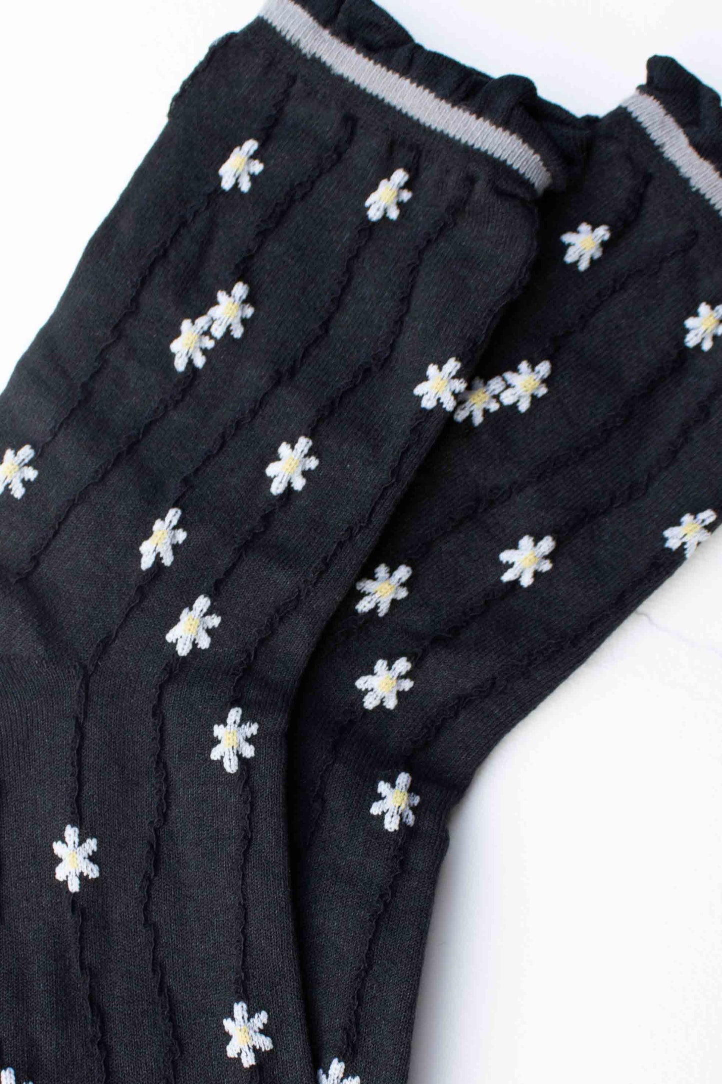 Wavy Daisy Socks