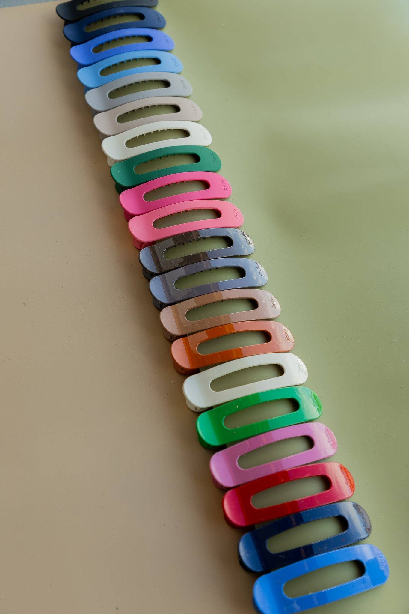 Oversized Lay Down Claws