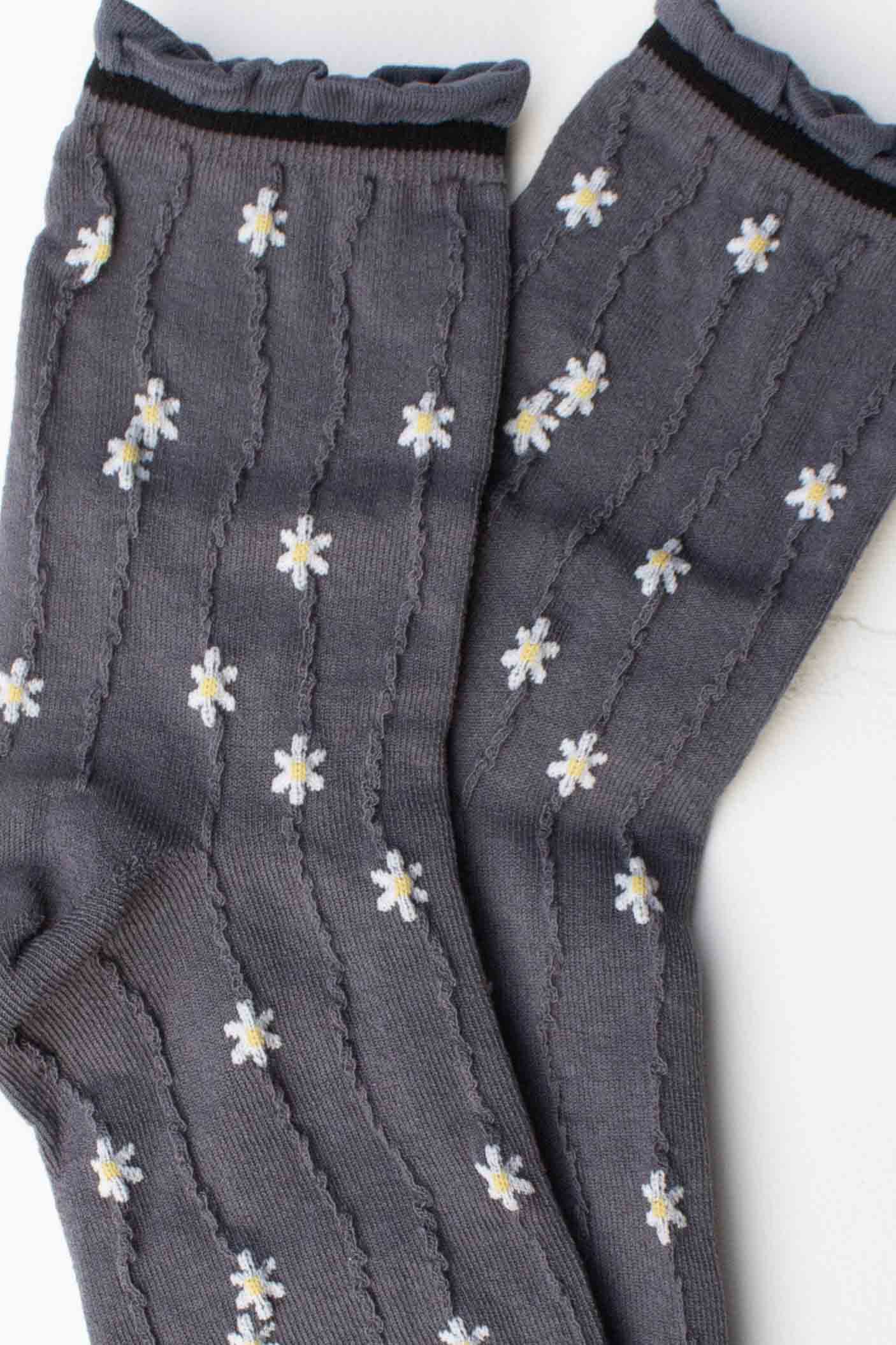 Wavy Daisy Socks